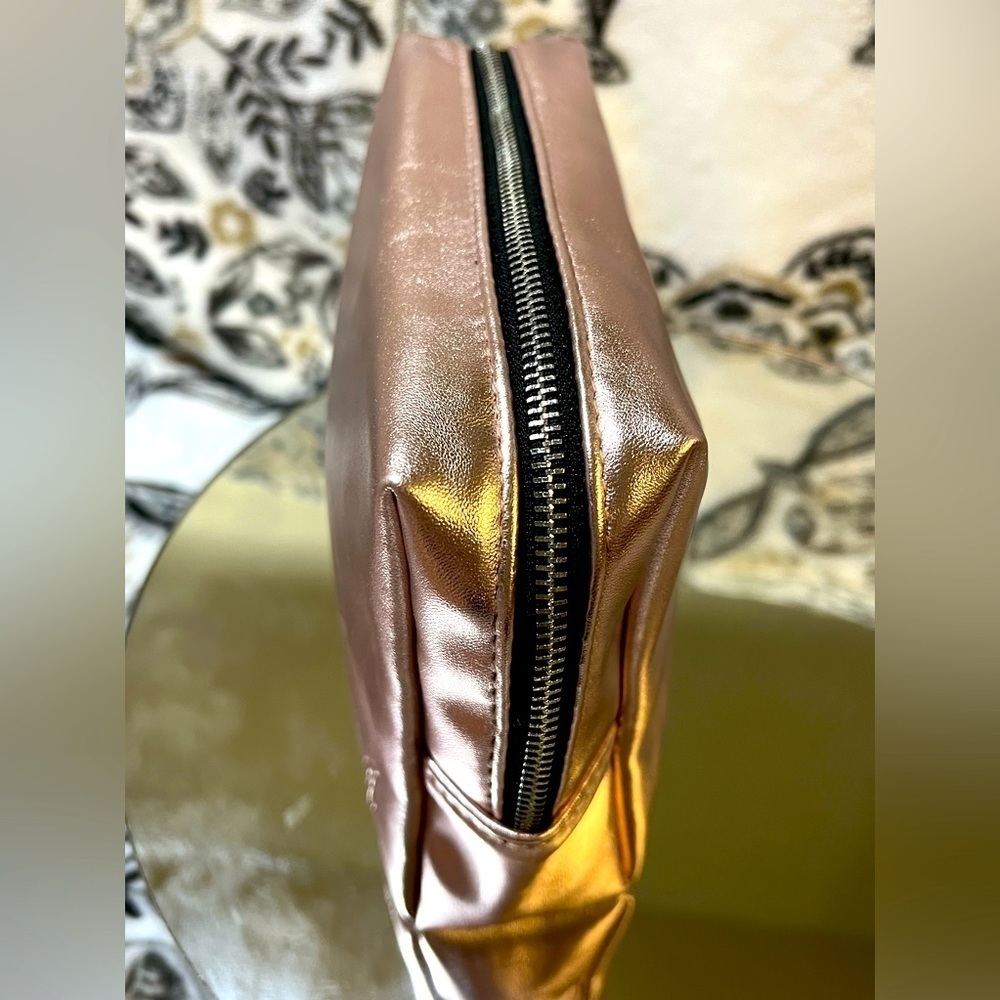 Yves Saint Laurent Beauté Pouch Rose Gold - Picture 6 of 10